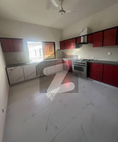 ڈی ایچ اے فیز 6 ڈی ایچ اے ڈیفینس,کراچی میں 2 کمروں کا 1 کنال زیریں پورشن 1.6 لاکھ میں کرایہ پر دستیاب ہے۔