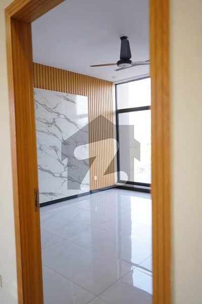 بحریہ ٹاؤن فیز 7 بحریہ ٹاؤن راولپنڈی,راولپنڈی میں 4 کمروں کا 10 مرلہ مکان 1.7 لاکھ میں کرایہ پر دستیاب ہے۔