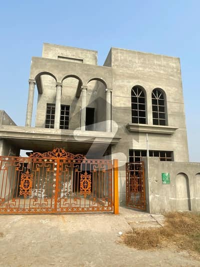 او ایل سی ۔ بلاک بی اوورسیز لو کاسٹ,بحریہ آرچرڈ فیز 2,بحریہ آرچرڈ,لاہور میں 5 کمروں کا 8 مرلہ مکان 1.75 کروڑ میں برائے فروخت۔