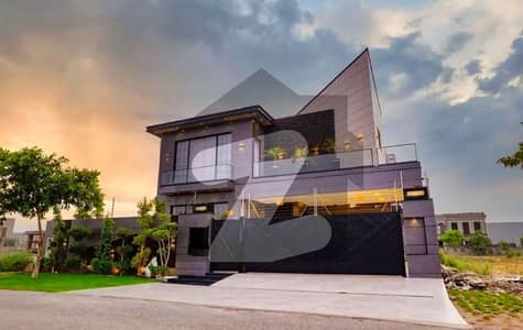 ڈی ایچ اے فیز 8 ڈیفنس (ڈی ایچ اے),لاہور میں 5 کمروں کا 1 کنال مکان 3.0 لاکھ میں کرایہ پر دستیاب ہے۔