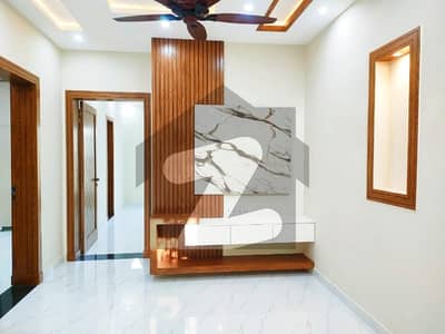 بحریہ ٹاؤن فیز 2 بحریہ ٹاؤن راولپنڈی,راولپنڈی میں 5 کمروں کا 10 مرلہ مکان 6.15 کروڑ میں برائے فروخت۔