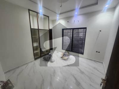 ڈی ایچ اے 11 رہبر فیز 1 ڈی ایچ اے 11 رہبر,لاہور میں 5 کمروں کا 8 مرلہ مکان 1.5 لاکھ میں کرایہ پر دستیاب ہے۔