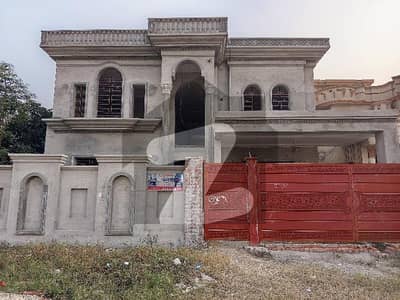 ڈی سی کالونی گوجرانوالہ میں 6 کمروں کا 1 کنال مکان 5.0 کروڑ میں برائے فروخت۔