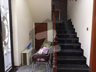 ڈی سی کالونی گوجرانوالہ میں 5 کمروں کا 10 مرلہ مکان 4.3 کروڑ میں برائے فروخت۔