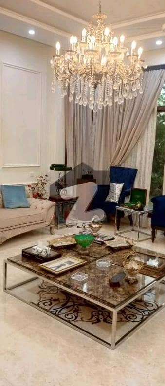 ڈی ایچ اے فیز 8 - زون اے ڈی ایچ اے فیز 8,ڈی ایچ اے ڈیفینس,کراچی میں 5 کمروں کا 2 کنال مکان 32.0 کروڑ میں برائے فروخت۔