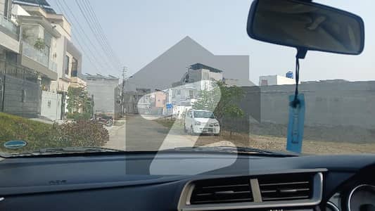 ایل ڈی اے ایوینیو ۔ بلاک ڈی ایل ڈی اے ایوینیو,لاہور میں 1 کنال رہائشی پلاٹ 1.72 کروڑ میں برائے فروخت۔