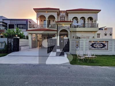 ڈی ایچ اے فیز 7 ڈیفنس (ڈی ایچ اے),لاہور میں 5 کمروں کا 1 کنال مکان 7.25 کروڑ میں برائے فروخت۔