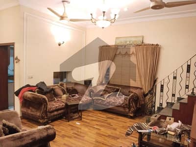 ڈی ایچ اے فیز 4 ڈیفنس (ڈی ایچ اے),لاہور میں 4 کمروں کا 10 مرلہ مکان 1.8 لاکھ میں کرایہ پر دستیاب ہے۔