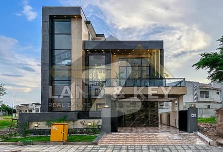 بحریہ ٹاؤن فیز 8 بحریہ ٹاؤن راولپنڈی,راولپنڈی میں 5 کمروں کا 10 مرلہ مکان 5.1 کروڑ میں برائے فروخت۔