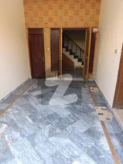 جوہر ٹاؤن لاہور میں 4 کمروں کا 5 مرلہ مکان 1.1 لاکھ میں کرایہ پر دستیاب ہے۔