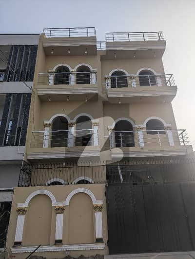 الرحمان گارڈن فیز 2 الرحمان گارڈن,لاہور میں 7 کمروں کا 5 مرلہ مکان 1.2 لاکھ میں کرایہ پر دستیاب ہے۔