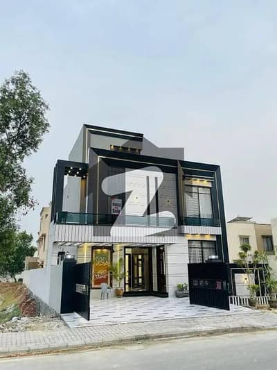 بحریہ ٹاؤن سیکٹر ای بحریہ ٹاؤن,لاہور میں 3 کمروں کا 5 مرلہ مکان 1.7 کروڑ میں برائے فروخت۔