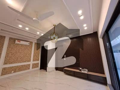 ڈی ایچ اے فیز 4 ڈیفنس (ڈی ایچ اے),لاہور میں 5 کمروں کا 1 کنال مکان 11.5 کروڑ میں برائے فروخت۔ ڈی ایچ اے فیز 4 ڈیفنس (ڈی ایچ اے),لاہور میں 5 کمروں کا 1 کنال مکان 11.5 کروڑ میں برائے فروخت۔