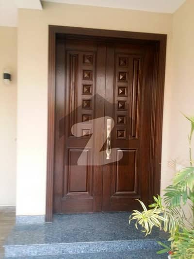 ڈی ایچ اے فیز 5 ڈیفنس (ڈی ایچ اے),لاہور میں 5 کمروں کا 1 کنال مکان 3.0 لاکھ میں کرایہ پر دستیاب ہے۔