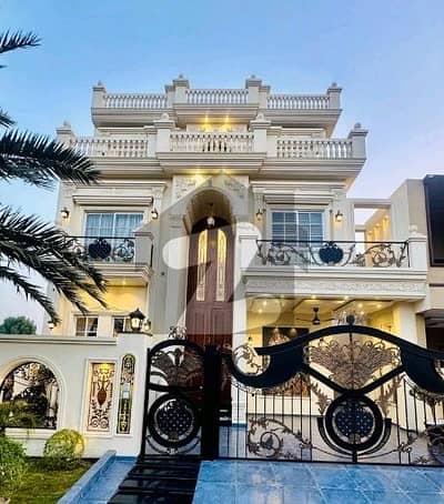 سٹی ہاؤسنگ سوسائٹی گوجرانوالہ میں 6 کمروں کا 10 مرلہ مکان 5.25 کروڑ میں برائے فروخت۔