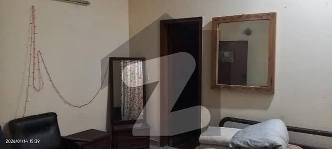 ڈی ایچ اے فیز 2 ڈیفنس (ڈی ایچ اے),لاہور میں 1 کمرے کا 1 کنال کمرہ 35.0 ہزار میں کرایہ پر دستیاب ہے۔