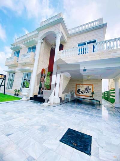 ڈی ایچ اے فیز 7 ڈیفنس (ڈی ایچ اے),لاہور میں 5 کمروں کا 1 کنال مکان 3.0 لاکھ میں کرایہ پر دستیاب ہے۔