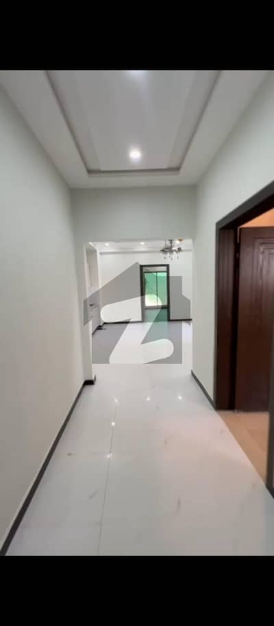 1050 Square Feet Flat for sale in Jamshed Road
