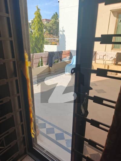 بحریہ ٹاؤن فیز 4 بحریہ ٹاؤن راولپنڈی,راولپنڈی میں 3 کمروں کا 1 کنال بالائی پورشن 1.3 لاکھ میں کرایہ پر دستیاب ہے۔