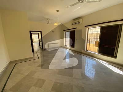 ایف ۔ 7 اسلام آباد میں 5 کمروں کا 1 کنال مکان 8.1 لاکھ میں کرایہ پر دستیاب ہے۔