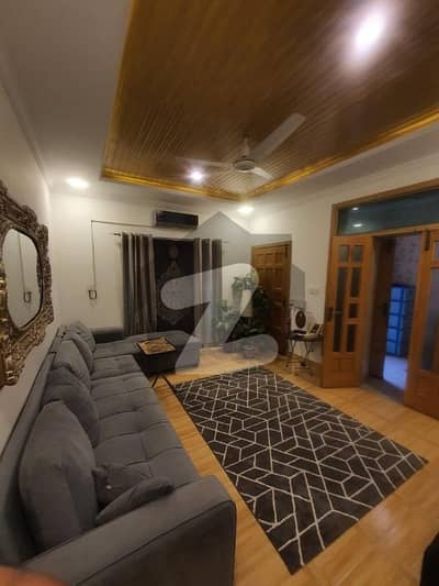 جی ۔ 11 اسلام آباد میں 2 کمروں کا 5 مرلہ زیریں پورشن 93.0 ہزار میں کرایہ پر دستیاب ہے۔