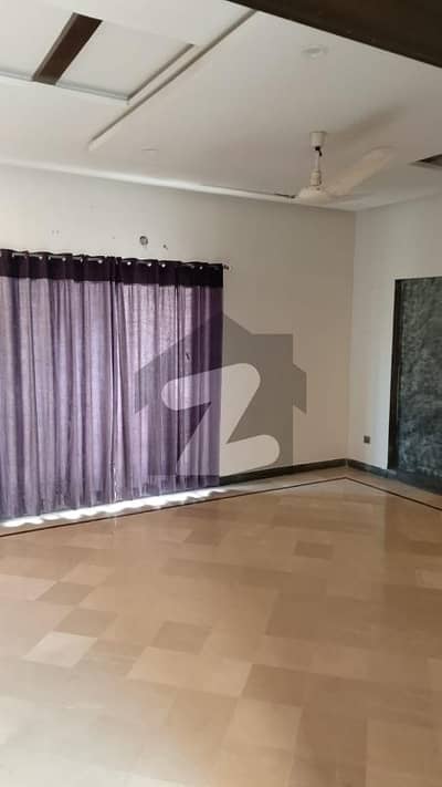 ڈی ایچ اے فیز 4 ڈیفنس (ڈی ایچ اے),لاہور میں 2 کمروں کا 1 کنال بالائی پورشن 1.1 لاکھ میں کرایہ پر دستیاب ہے۔