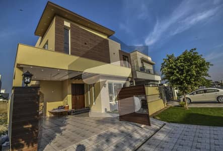 ڈی ایچ اے 9 ٹاؤن ڈیفنس (ڈی ایچ اے),لاہور میں 4 کمروں کا 8 مرلہ مکان 3.6 کروڑ میں برائے فروخت۔