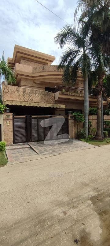 جوڈیشل کالونی فیز 1 جوڈیشل کالونی,لاہور میں 3 کمروں کا 10 مرلہ مکان 4.1 کروڑ میں برائے فروخت۔