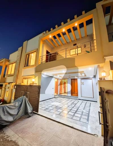 بحریہ ٹاؤن فیز 8 ۔ سفاری ویلی بحریہ ٹاؤن فیز 8,بحریہ ٹاؤن راولپنڈی,راولپنڈی میں 5 کمروں کا 7 مرلہ مکان 2.4 کروڑ میں برائے فروخت۔