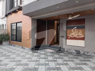 1 Kanal Brand New House Available For Rent