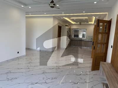 ای ۔ 11 اسلام آباد میں 6 کمروں کا 1 کنال مکان 12.0 کروڑ میں برائے فروخت۔