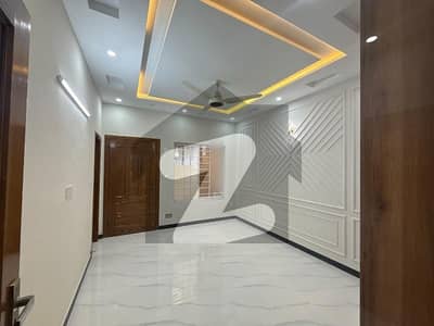 ای ۔ 11 اسلام آباد میں 5 کمروں کا 6 مرلہ مکان 5.0 کروڑ میں برائے فروخت۔