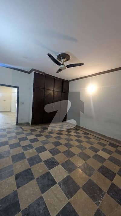 جوہر ٹاؤن فیز 2 جوہر ٹاؤن,لاہور میں 4 کمروں کا 8 مرلہ مکان 1.75 لاکھ میں کرایہ پر دستیاب ہے۔