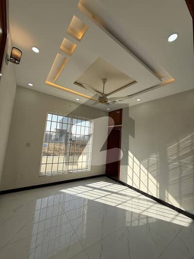 جی ۔ 14 اسلام آباد میں 3 کمروں کا 4 مرلہ مکان 3.5 کروڑ میں برائے فروخت۔