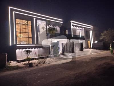 واپڈا ٹاؤن لاہور میں 10 کمروں کا 1 کنال مکان 6.5 کروڑ میں برائے فروخت۔