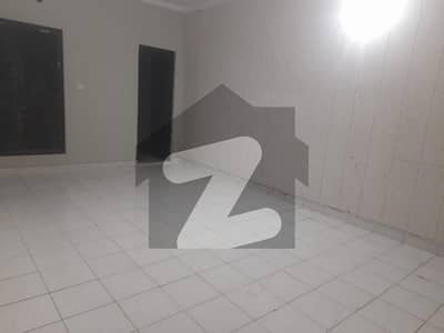 رحمان ولاز لاہور میں 3 کمروں کا 10 مرلہ مکان 1.0 لاکھ میں کرایہ پر دستیاب ہے۔