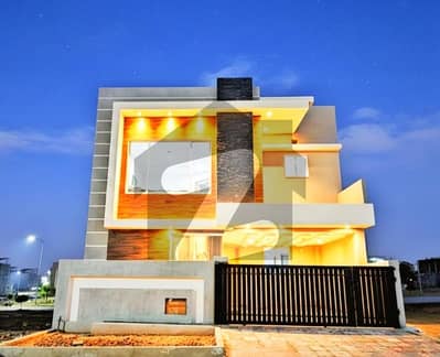 بحریہ ٹاؤن فیز 8 بحریہ ٹاؤن راولپنڈی,راولپنڈی میں 5 کمروں کا 10 مرلہ مکان 3.5 کروڑ میں برائے فروخت۔