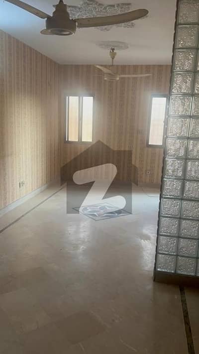 THIRD FLOOR KDA LEASED FULL MAINTAINED FLAT IN GULSHAN BLOCK 5 NEAR BY AKHTER EYE HOSPITAL