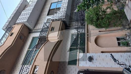 G11/3 , 25/40 , Triple Storey House For Sale