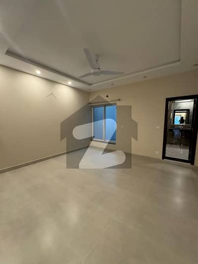 جی ۔ 11 اسلام آباد میں 5 کمروں کا 6 مرلہ مکان 5.3 کروڑ میں برائے فروخت۔