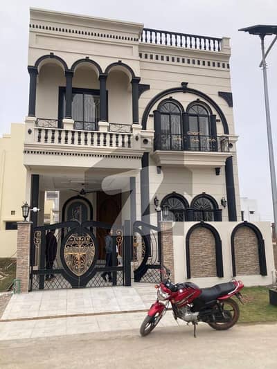 ڈی ایچ اے سیکٹر سی - بلاک 4 ڈی ایچ اے سیکٹر سی,ڈی ایچ اے ڈیفینس,گوجرانوالہ میں 4 کمروں کا 5 مرلہ مکان 2.5 کروڑ میں برائے فروخت۔