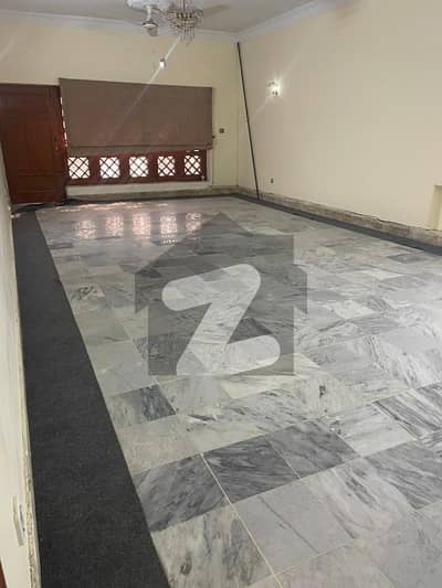 ایف ۔ 10 اسلام آباد میں 6 کمروں کا 1 کنال مکان 3.8 لاکھ میں کرایہ پر دستیاب ہے۔