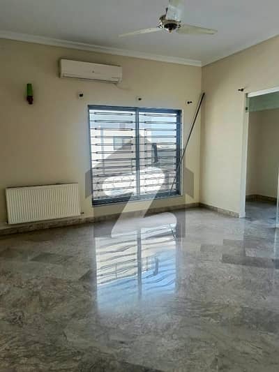 ایف ۔ 11 اسلام آباد میں 3 کمروں کا 1 کنال بالائی پورشن 2.0 لاکھ میں کرایہ پر دستیاب ہے۔