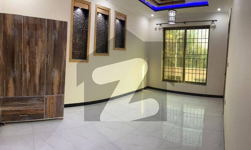 A Luxury Brand New Full House Park & Sun Facing A Luxury Brand New Full House Park & Sun Facing