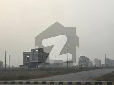 ڈی ایچ اے فیز 8 - بلاک زیڈ 6 ڈی ایچ اے فیز 8,ڈیفنس (ڈی ایچ اے),لاہور میں 5 مرلہ رہائشی پلاٹ 85.0 لاکھ میں برائے فروخت۔