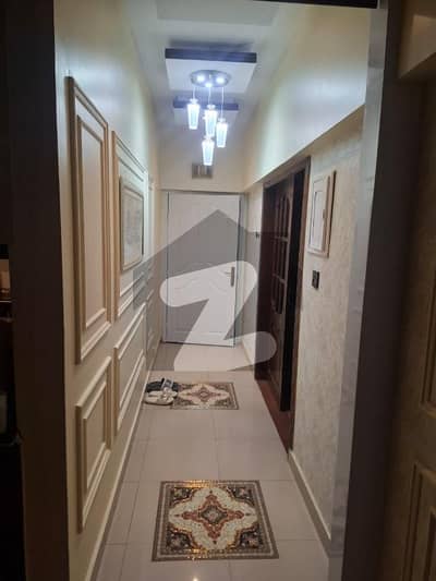 گلستانِ جوہر کراچی میں 3 کمروں کا 8 مرلہ فلیٹ 2.1 کروڑ میں برائے فروخت۔