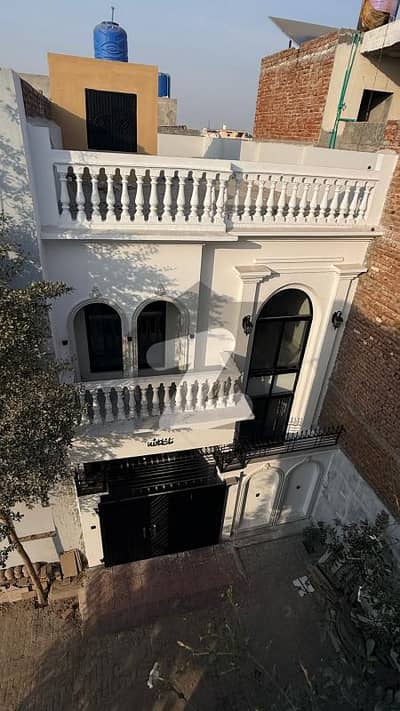 ملتان پبلک سکول روڈ ملتان میں 3 کمروں کا 3 مرلہ مکان 95.0 لاکھ میں برائے فروخت۔