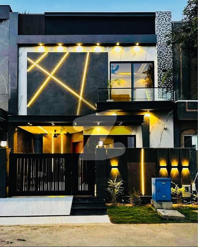 ڈی ایچ اے 9 ٹاؤن ڈیفنس (ڈی ایچ اے),لاہور میں 3 کمروں کا 5 مرلہ مکان 2.6 کروڑ میں برائے فروخت۔