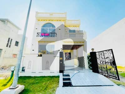 ڈی ایچ اے 9 ٹاؤن ڈیفنس (ڈی ایچ اے),لاہور میں 3 کمروں کا 5 مرلہ مکان 2.45 کروڑ میں برائے فروخت۔