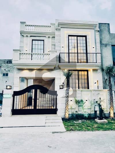 5 MARLA MODERN HOUSE FOR SALE IN DHA 9 TOWN.